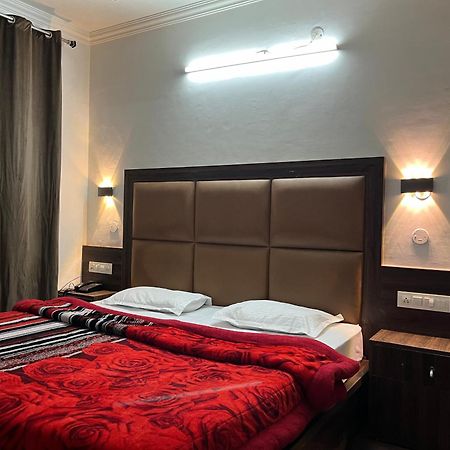 Hotel Premier Mall Road Manali מראה חיצוני תמונה