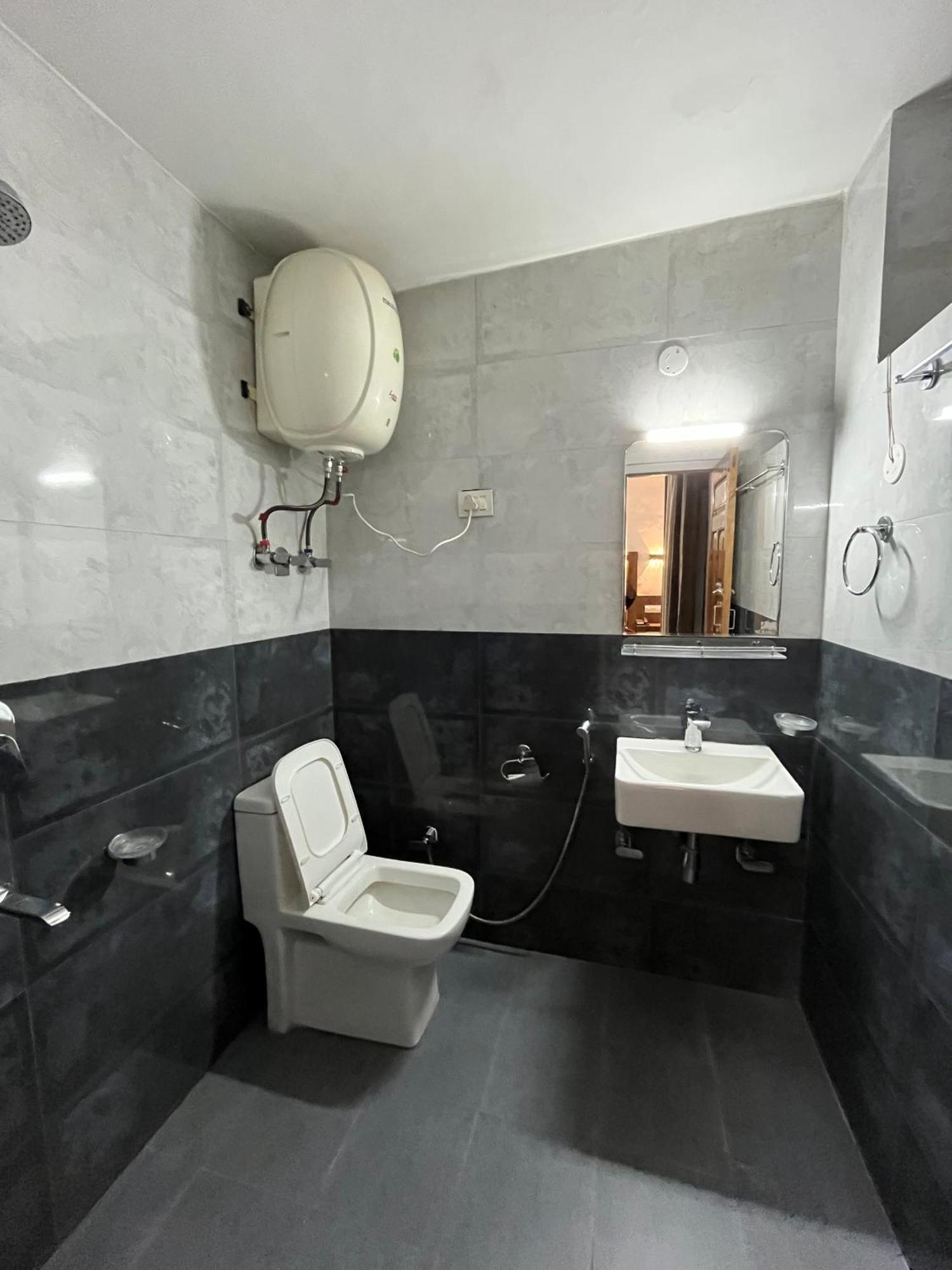 Hotel Premier Mall Road Manali מראה חיצוני תמונה