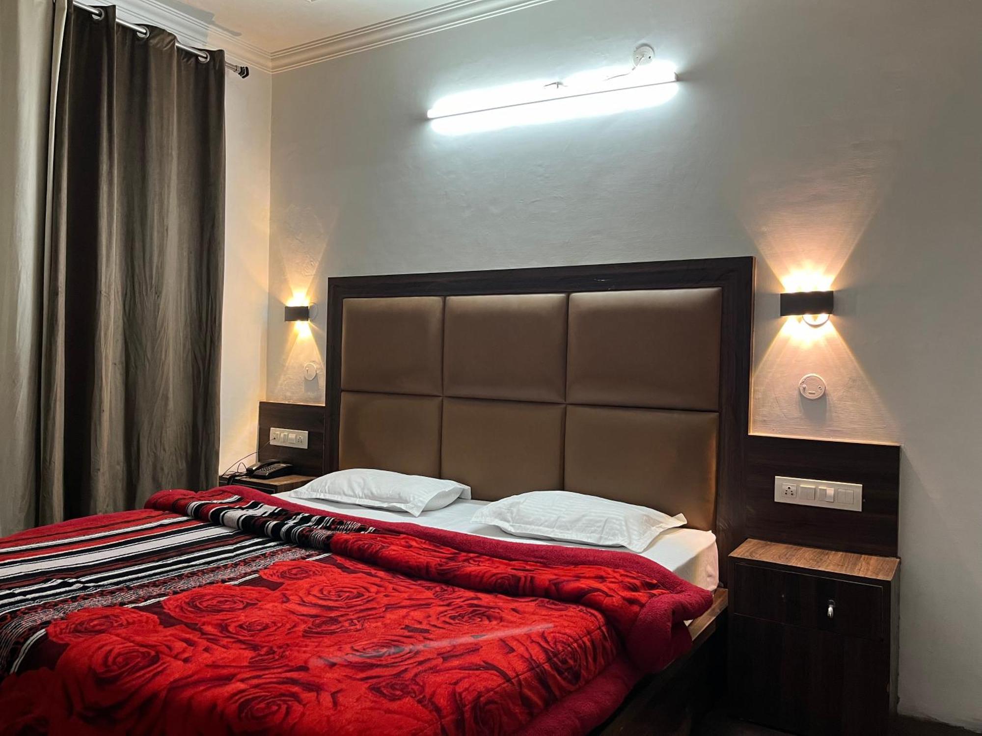 Hotel Premier Mall Road Manali מראה חיצוני תמונה