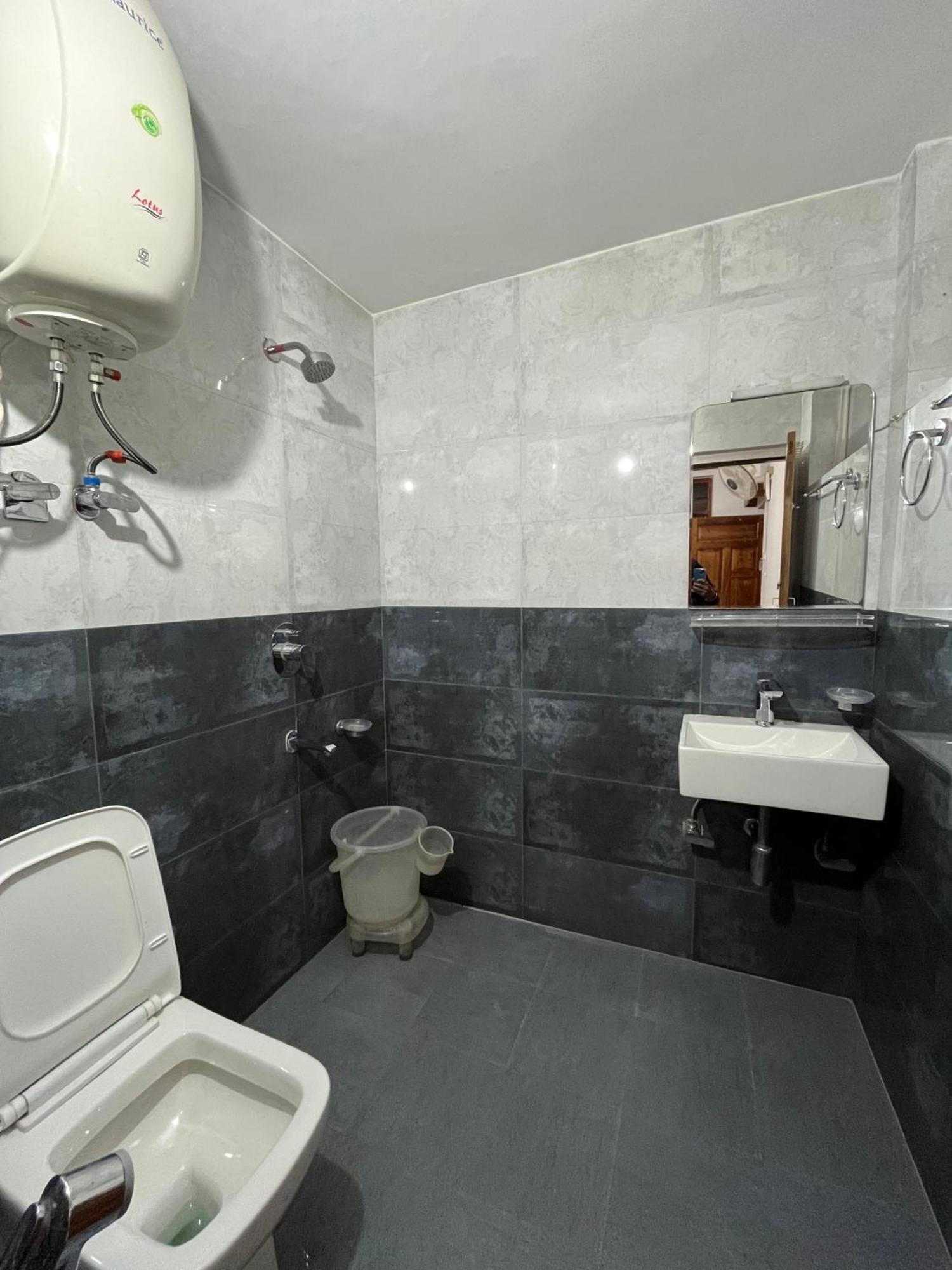 Hotel Premier Mall Road Manali מראה חיצוני תמונה