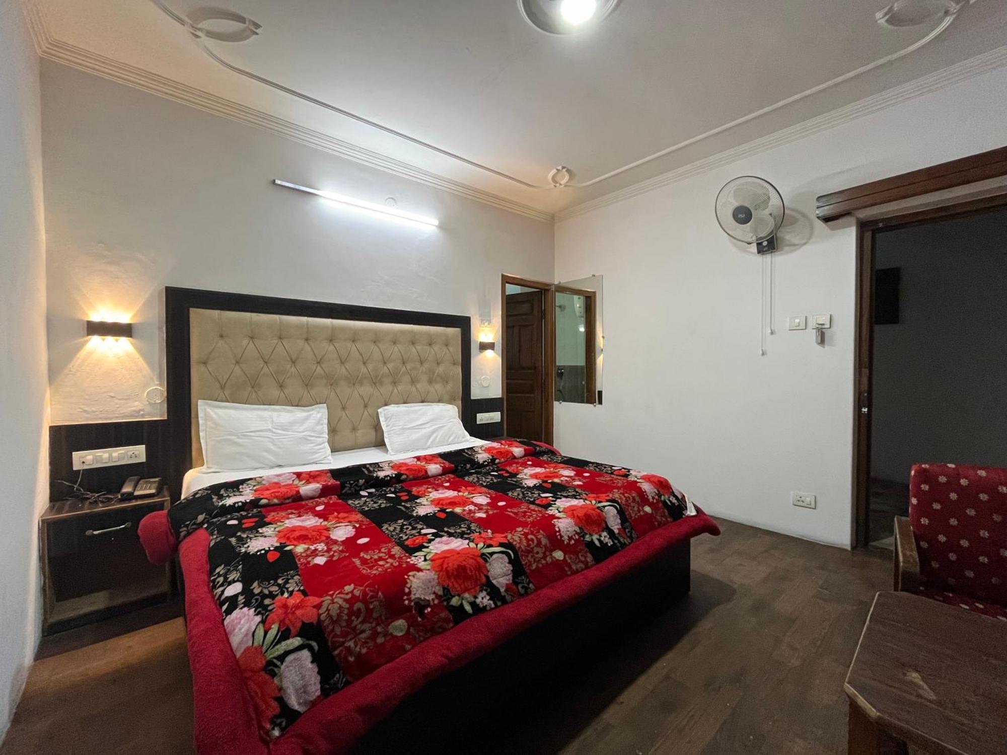 Hotel Premier Mall Road Manali מראה חיצוני תמונה