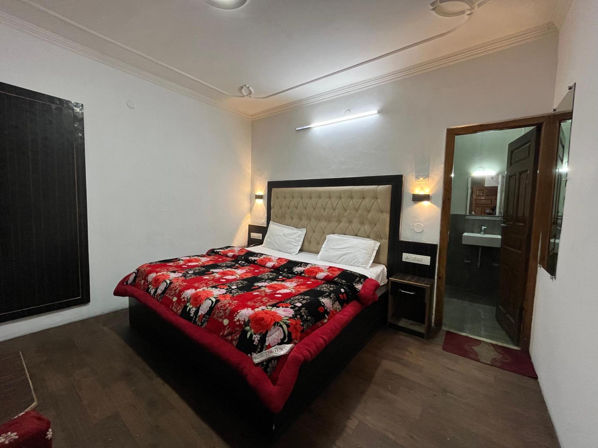 Hotel Premier Mall Road Manali מראה חיצוני תמונה