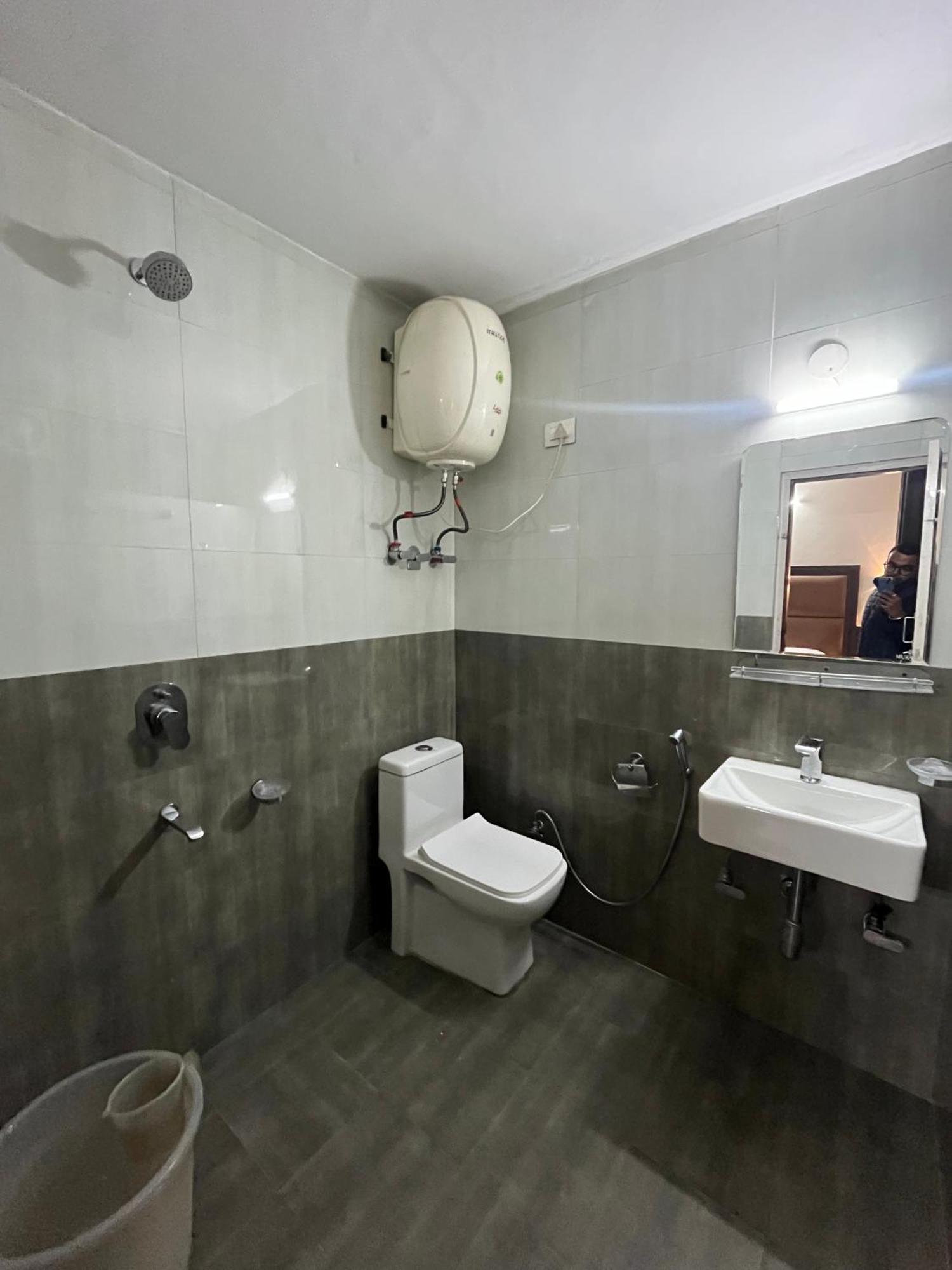 Hotel Premier Mall Road Manali מראה חיצוני תמונה