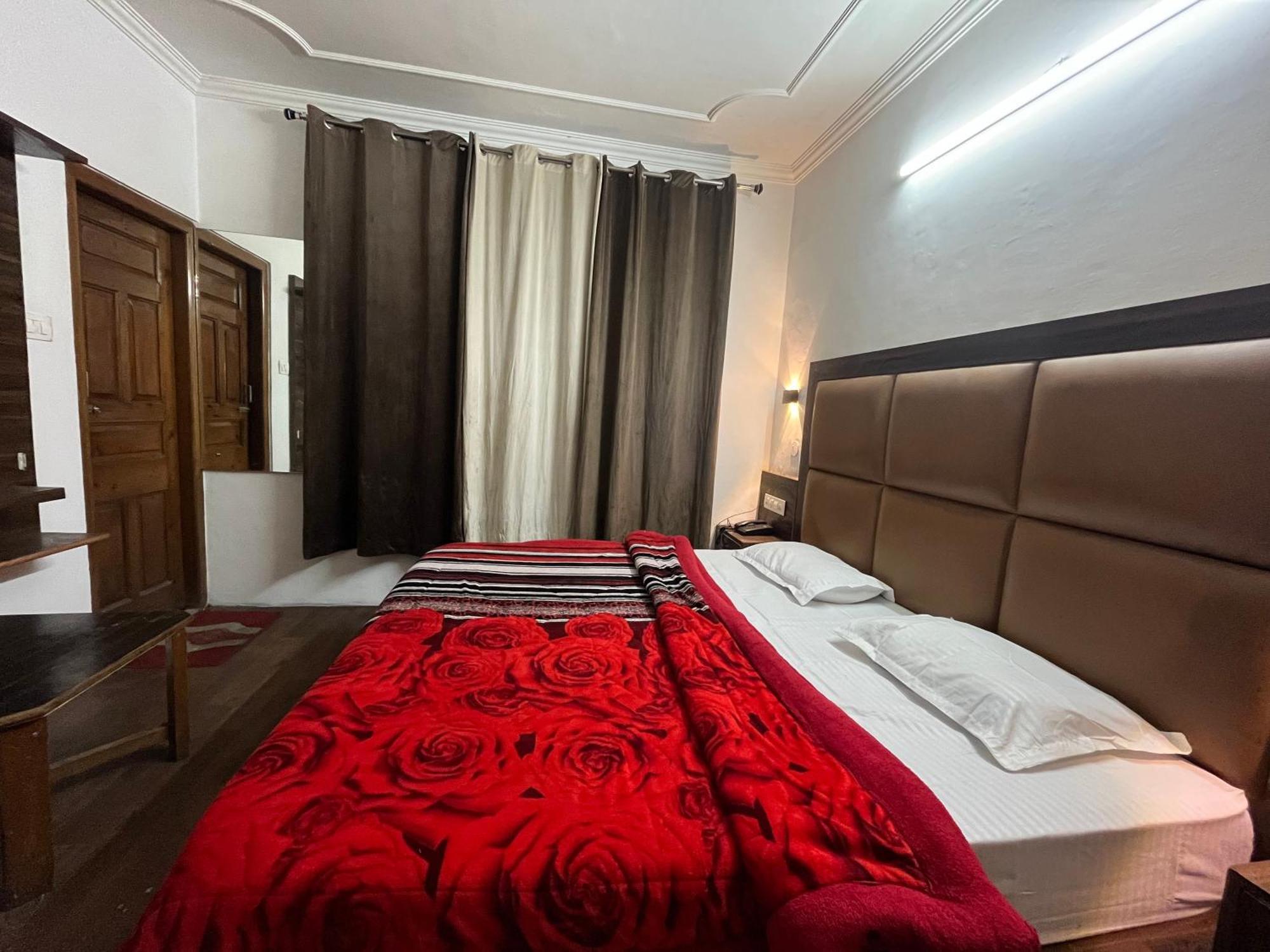 Hotel Premier Mall Road Manali מראה חיצוני תמונה