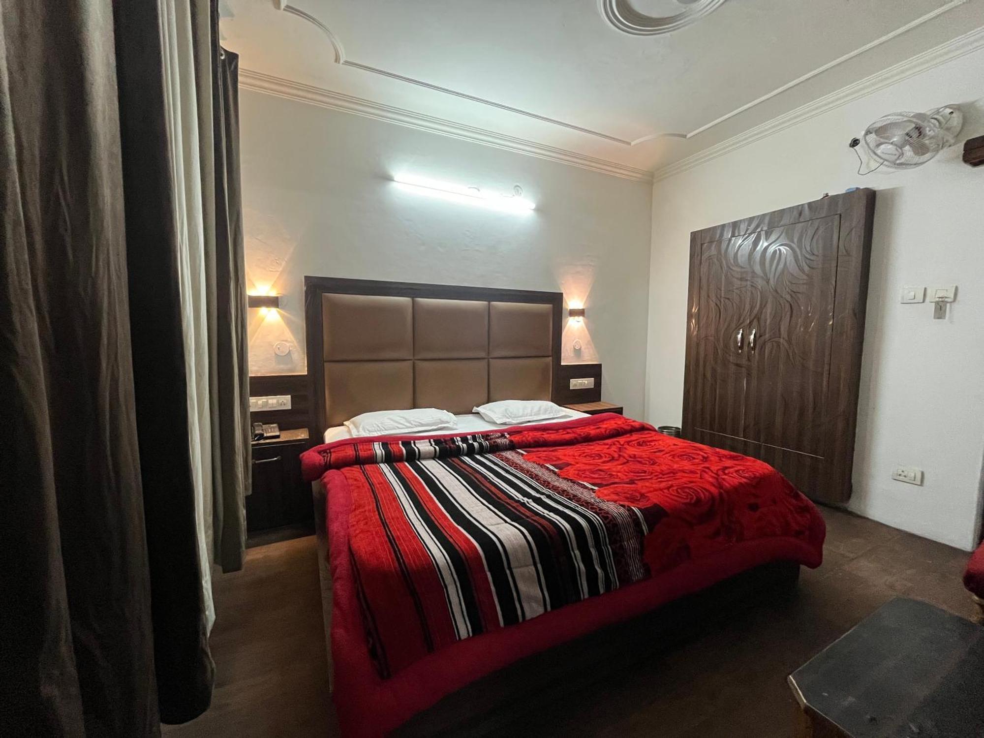 Hotel Premier Mall Road Manali מראה חיצוני תמונה