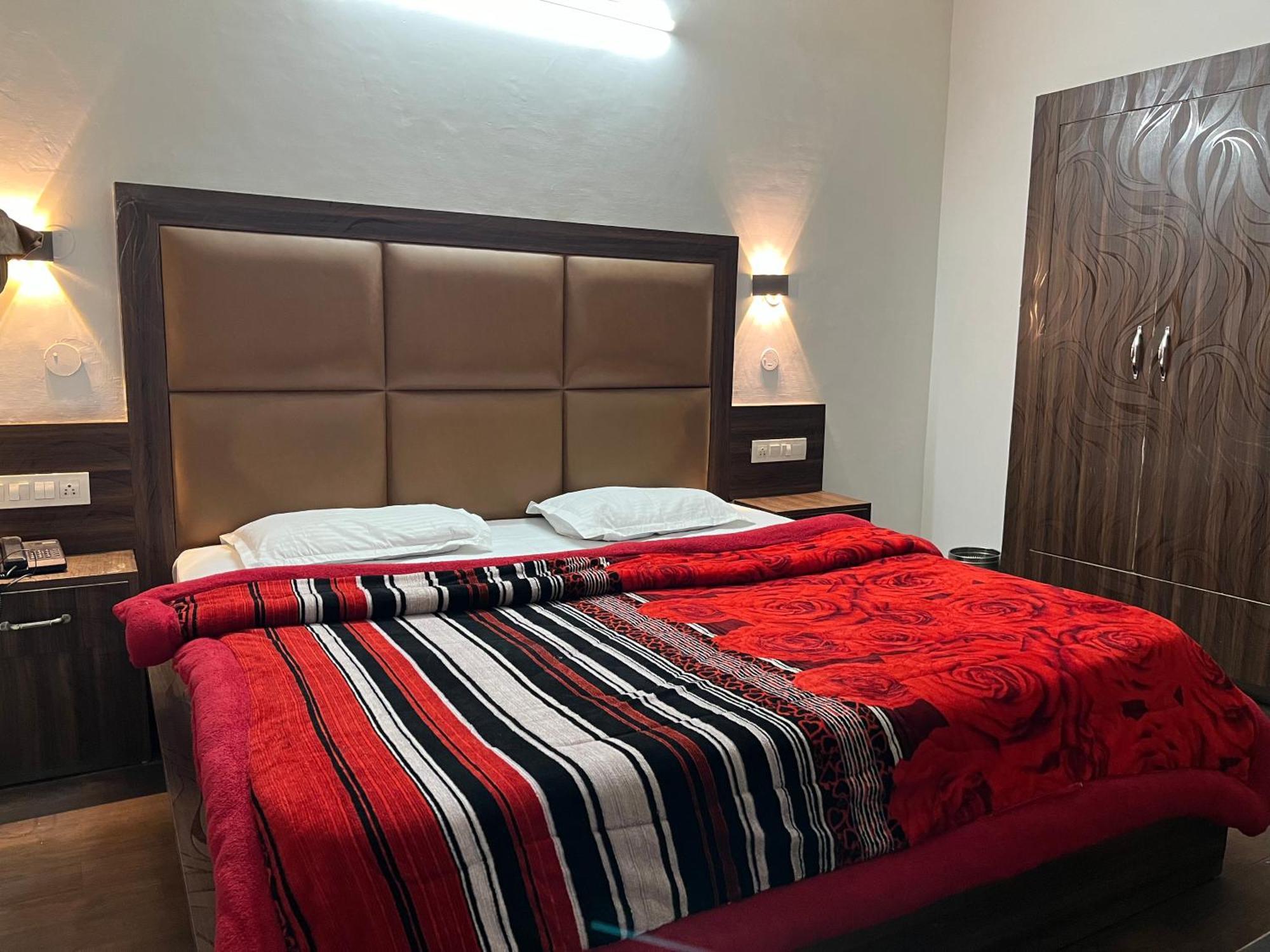 Hotel Premier Mall Road Manali מראה חיצוני תמונה