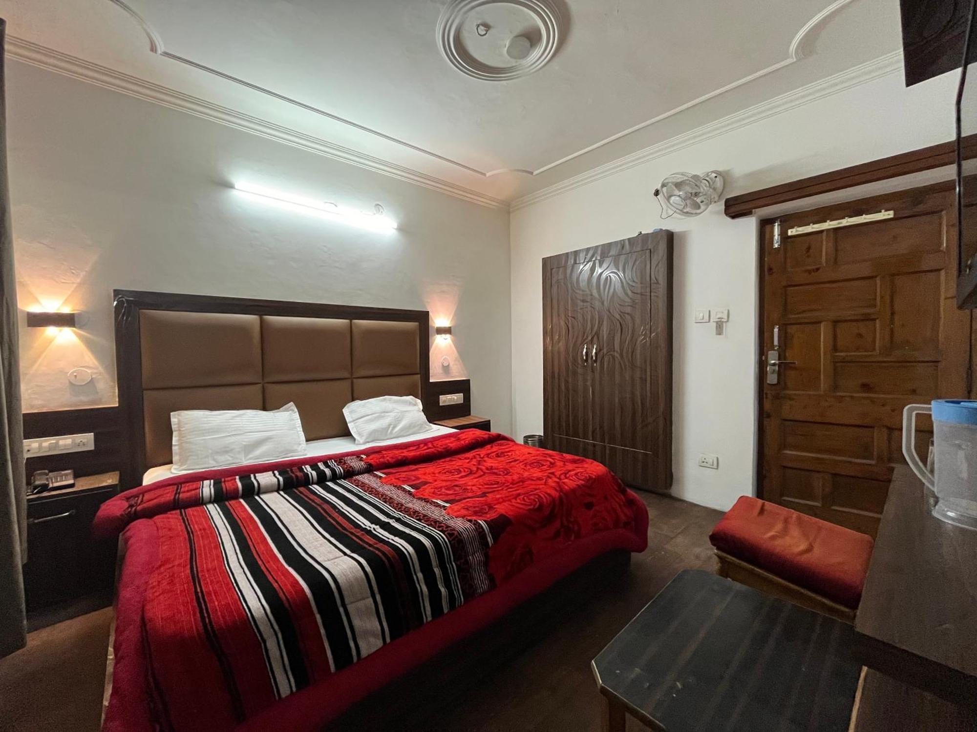 Hotel Premier Mall Road Manali מראה חיצוני תמונה